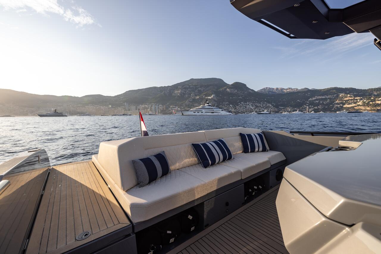 Photo #14 - Vanquish VQ40 (Goldfinger) in Golfo Aranci - 40400
