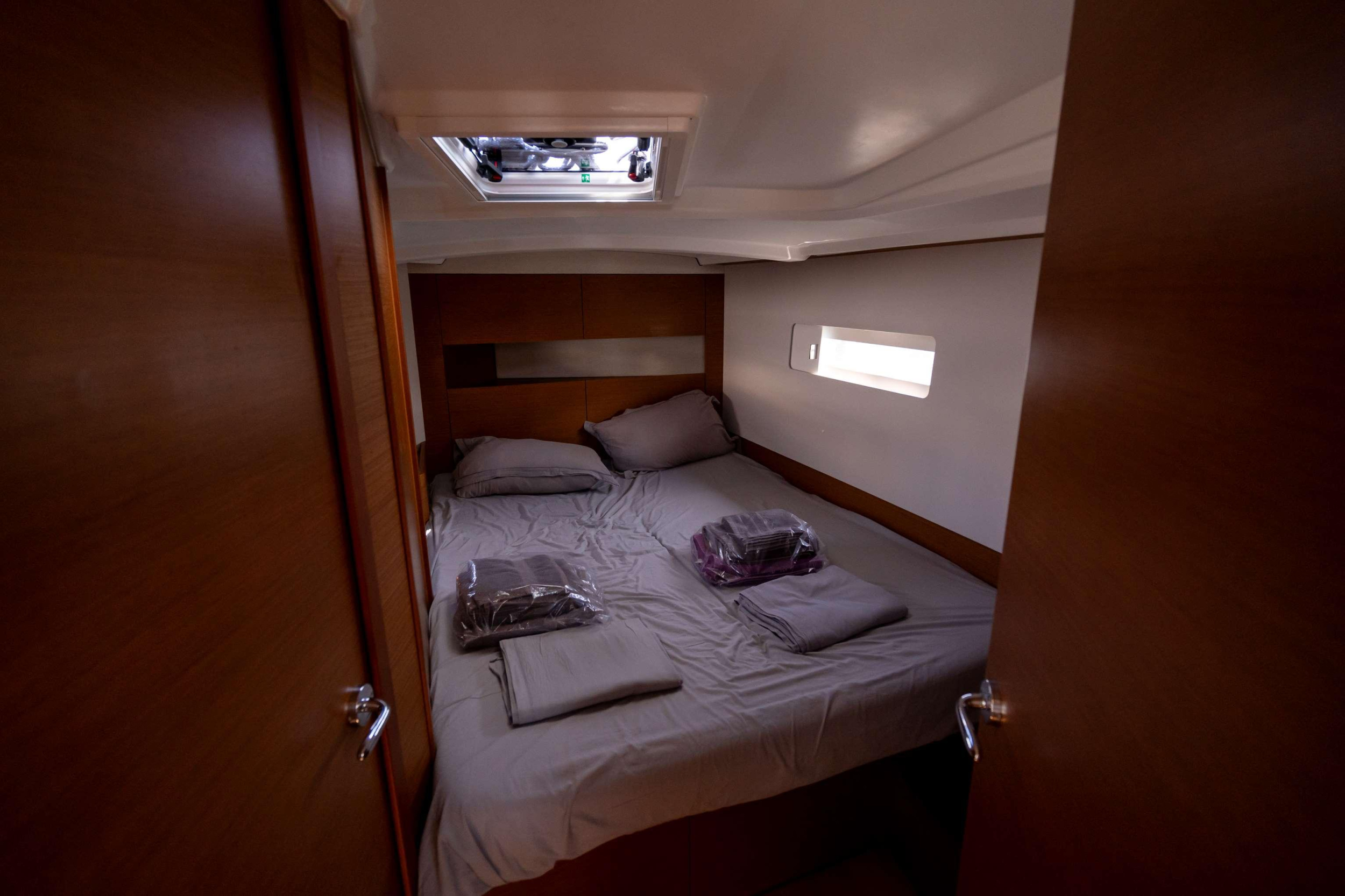 Photo #10 - Sun Odyssey 410 - 3 cab. (MOUSTIQUE II) in Port Pin Rolland - 40436