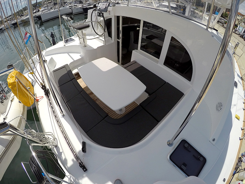 Photo #9 - Lagoon 380 - 4 + 2 cab. (Maya) en Sibenik - 40489