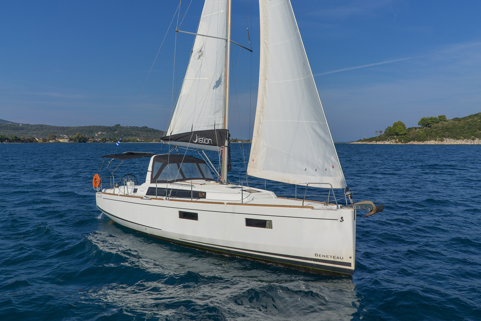 Photo #6 - Oceanis 38.1 (Philyra) en Lefkada - 40495