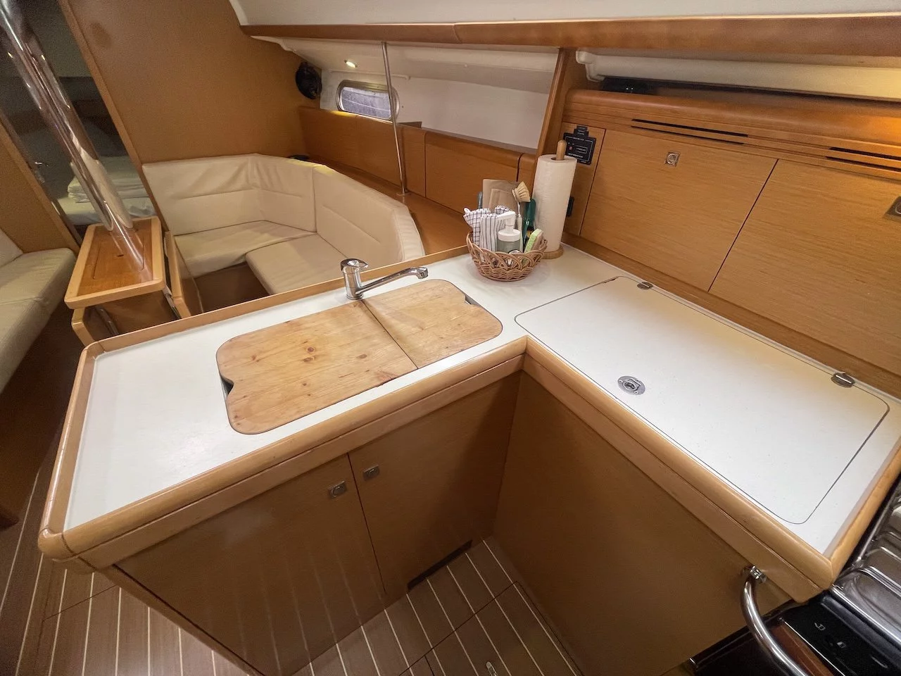 Sun Odyssey 36i (Agatha)  - 13