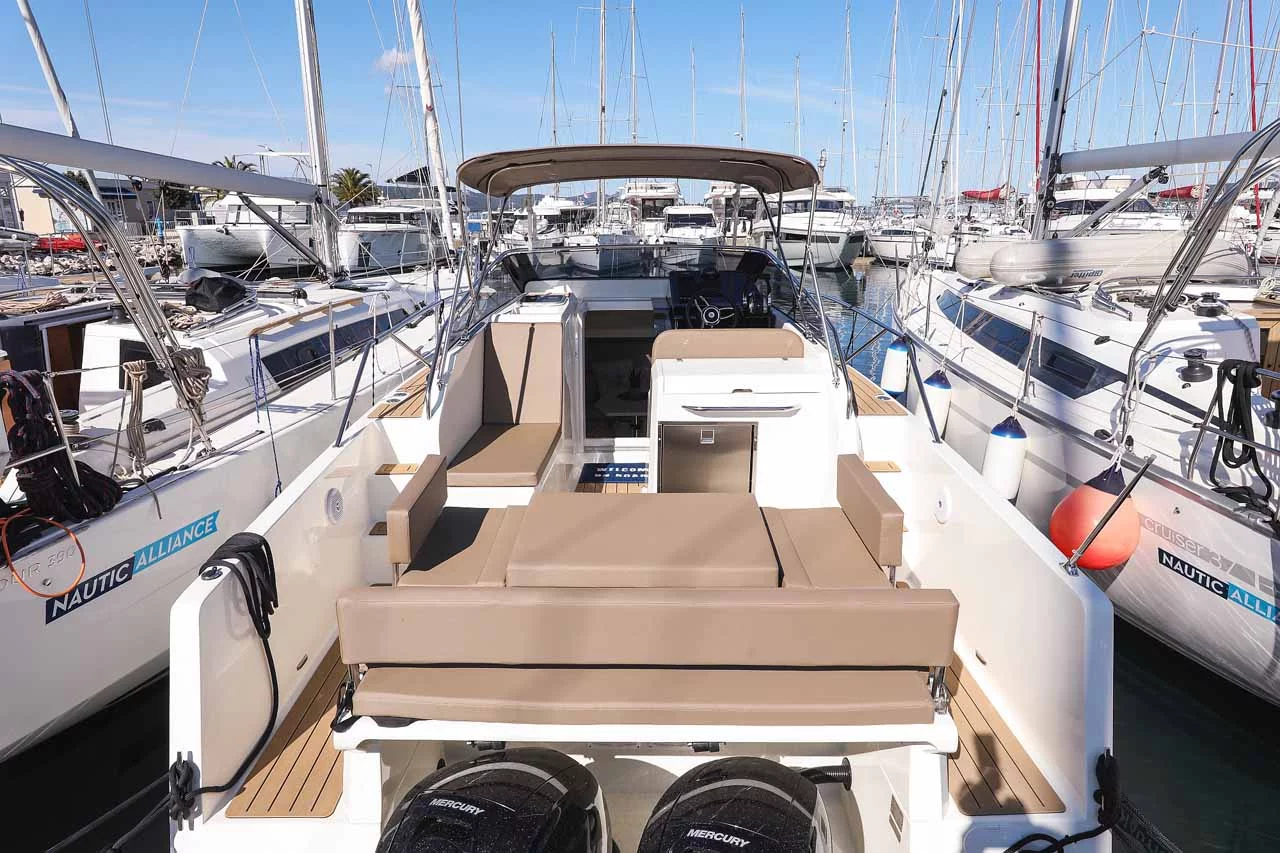 Nuva M9 Cabin (Planac)  - 6