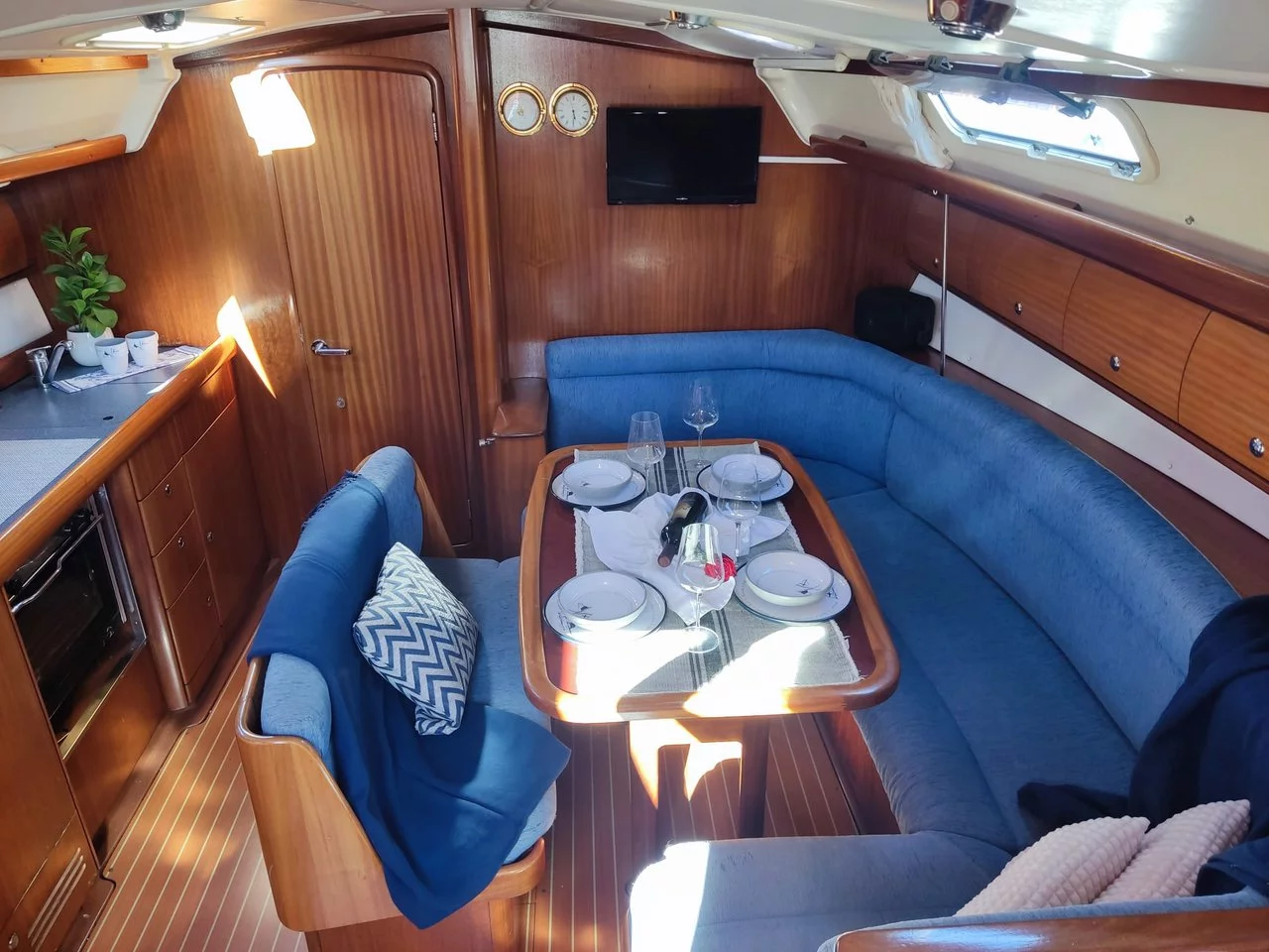 Bavaria 38 (Ra)  - 16