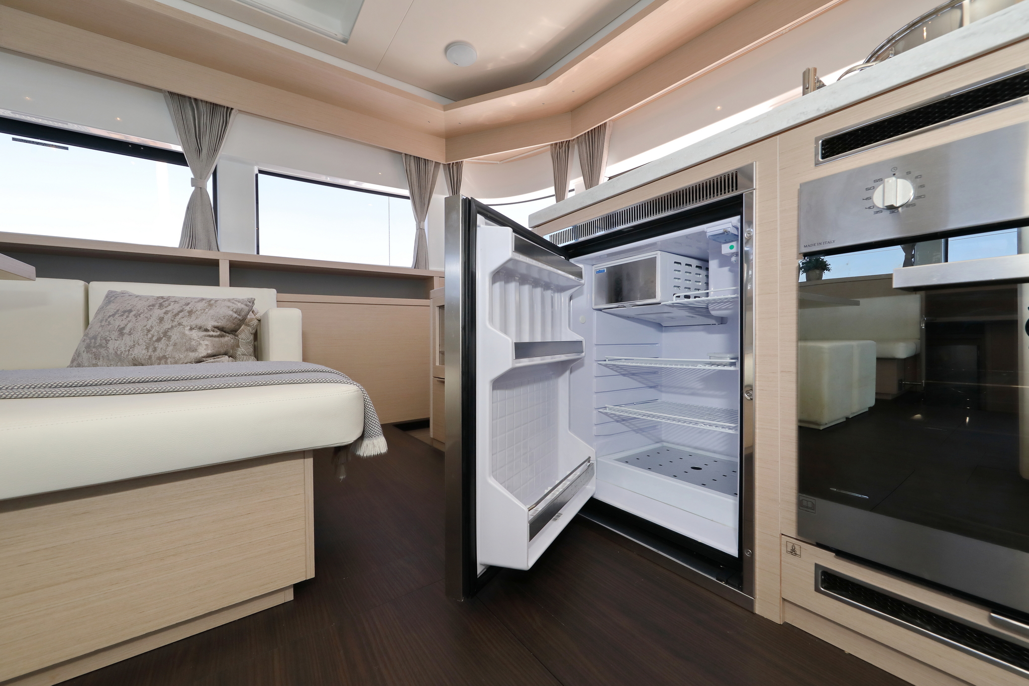 Photo #5 - Lagoon 55 - 4 cab. (Champagne Please) in Split - 40558