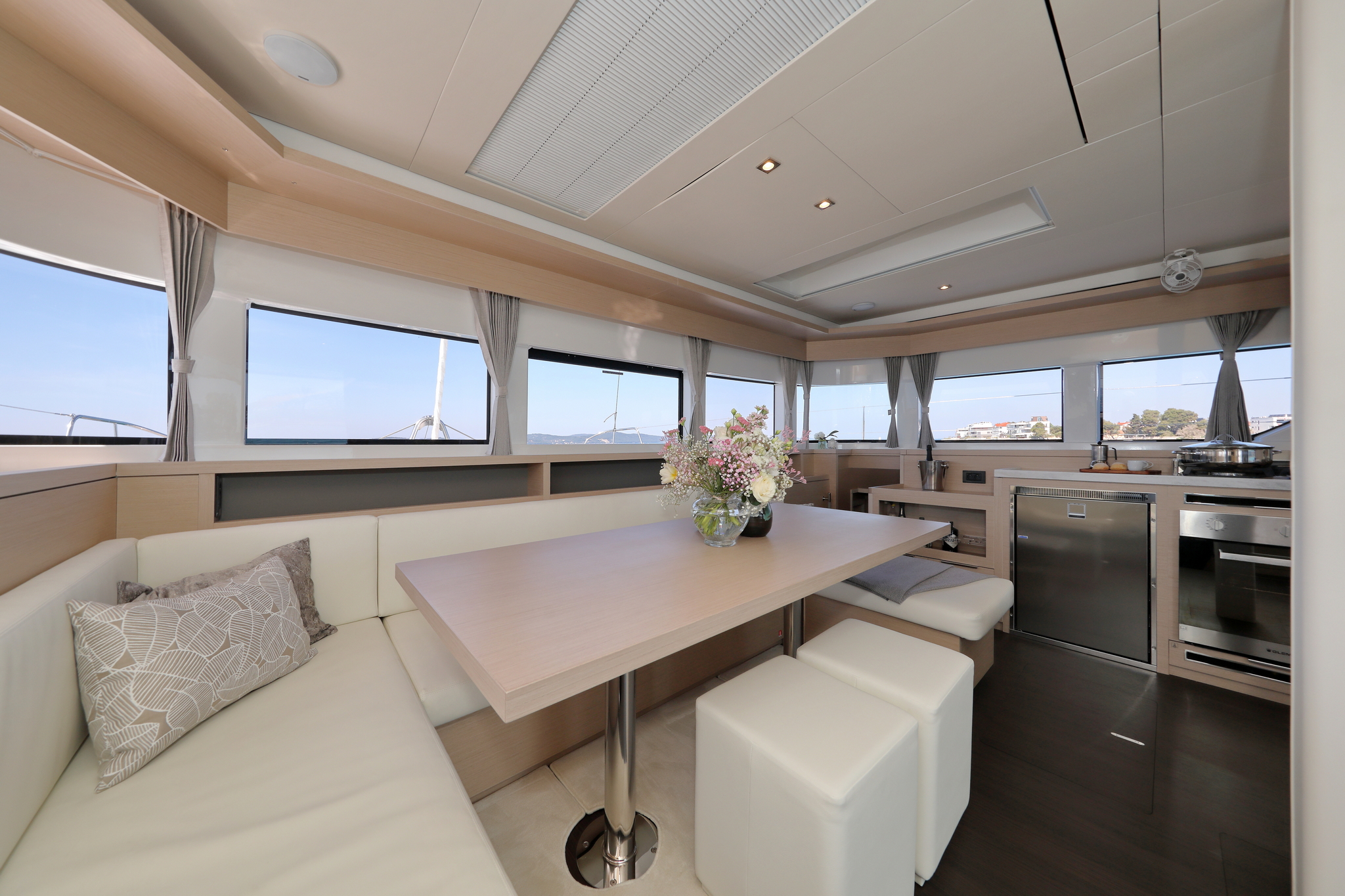 Photo #11 - Lagoon 55 - 4 cab. (Champagne Please) in Split - 40558