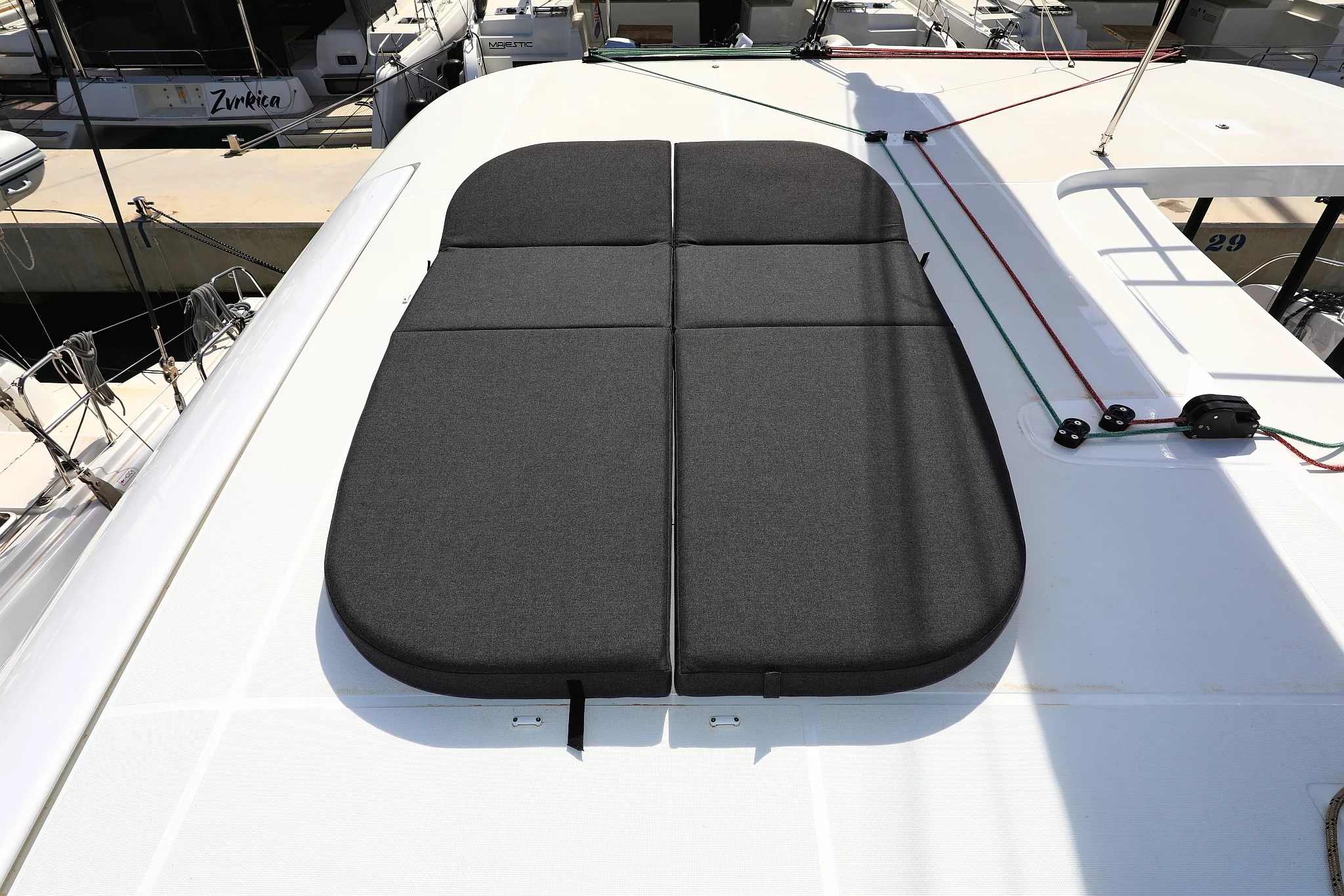 Lagoon 42 - 4 + 2 cab. (Family Time)  - 18