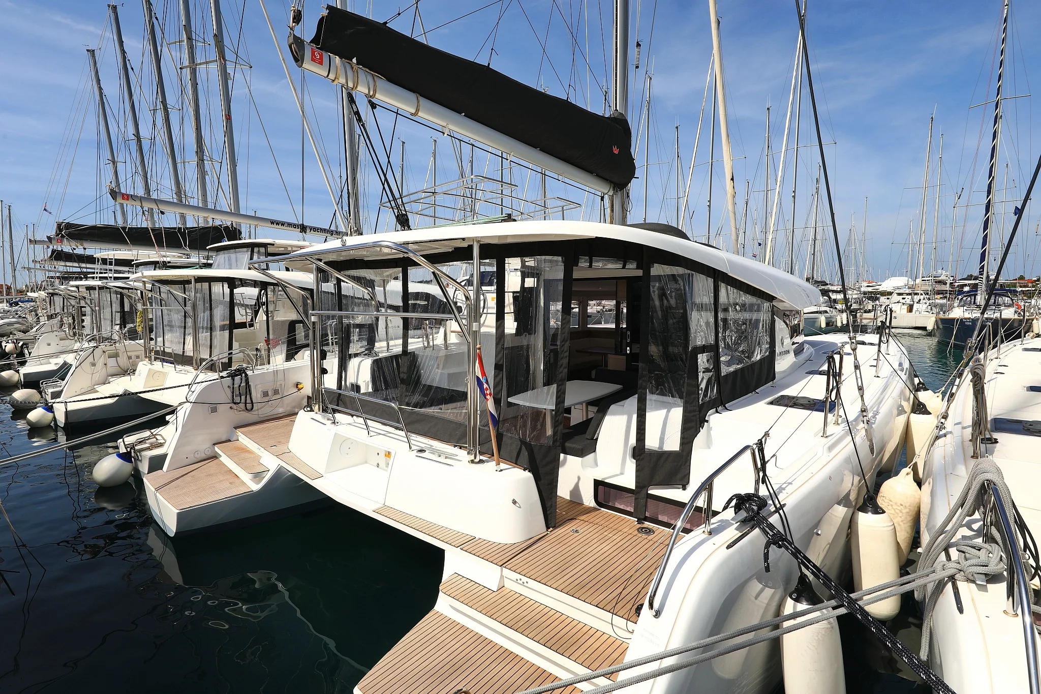 Lagoon 42 - 4 + 2 cab. (Family Time)  - 22