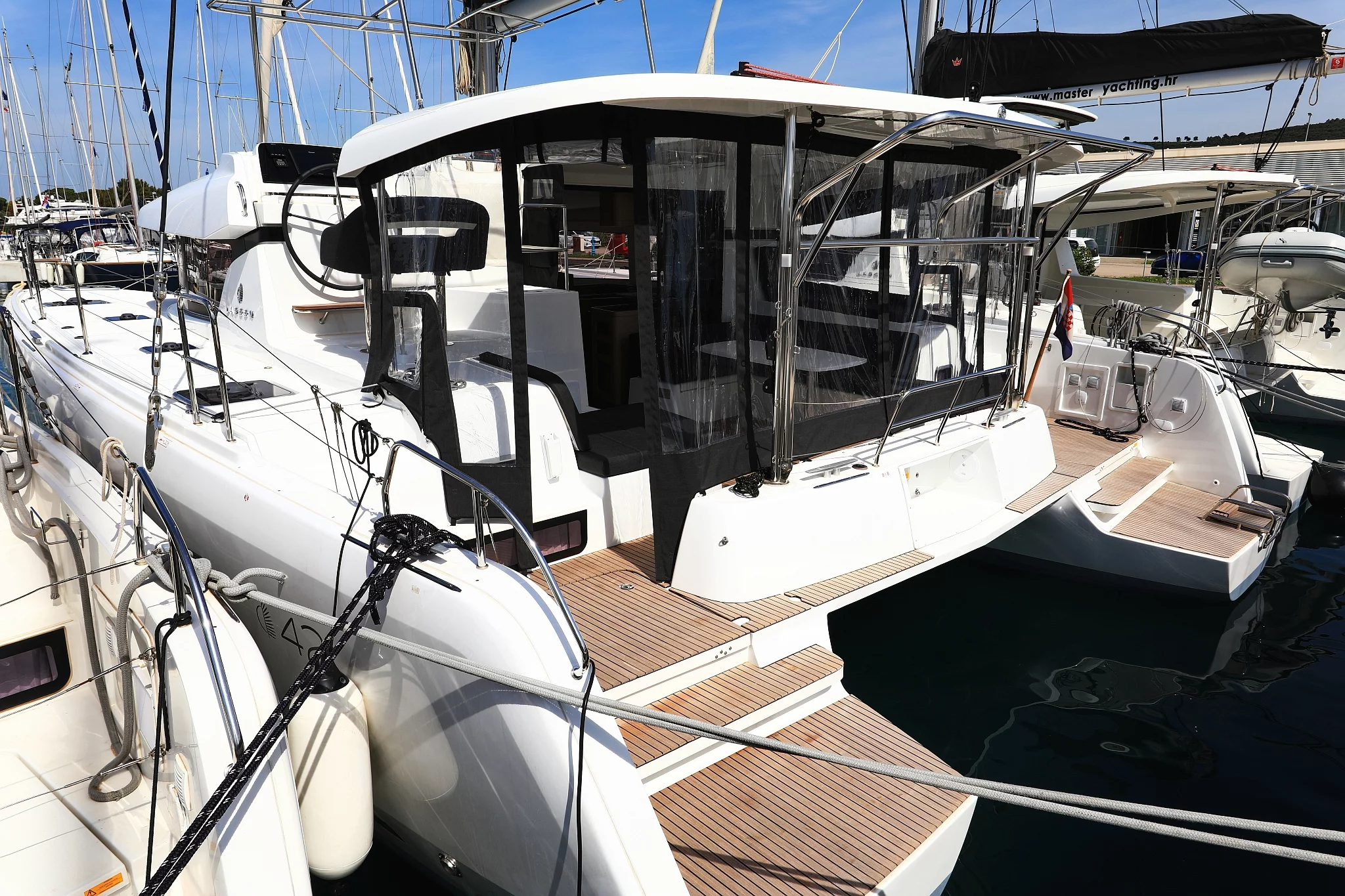 Lagoon 42 - 4 + 2 cab. (Family Time)  - 23