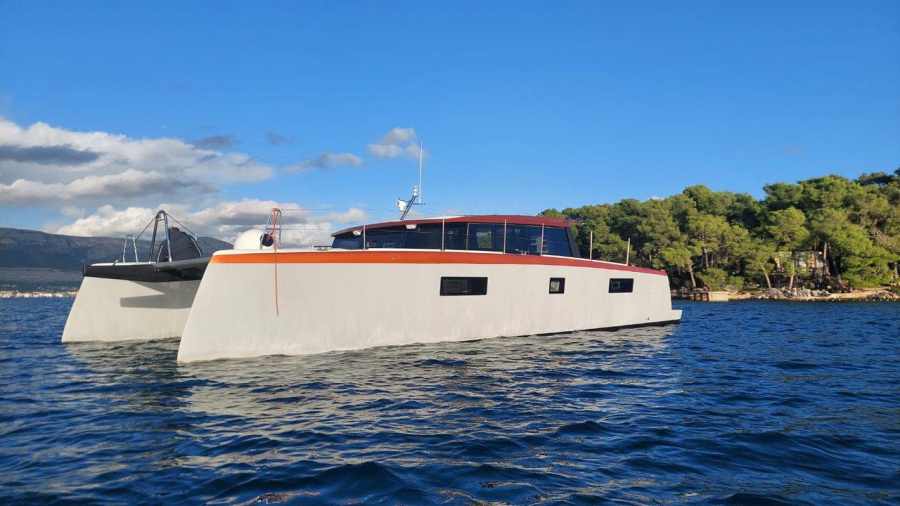 Photo #1 - Luna 47 Power (Orange) in MCI Marine Club International - 40791