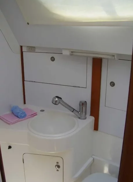 Sun Odyssey 42.2 (Stefi)  - 8