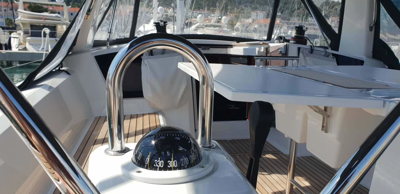 Oceanis 38.1 (Bellona)  - 3