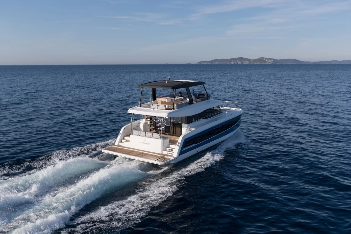 Fountaine Pajot MY6 (Different Views)  - 0