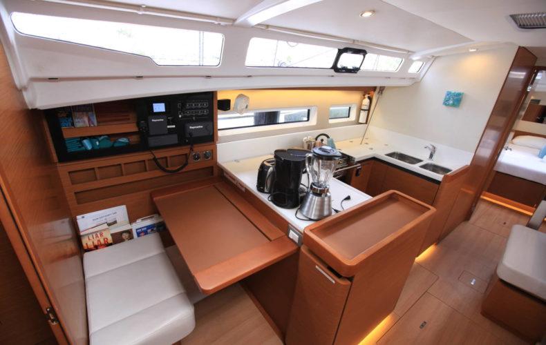 Photo #14 - Sun Odyssey 440 - 3 cab. (Reventador) en St. Petersburg - 40859