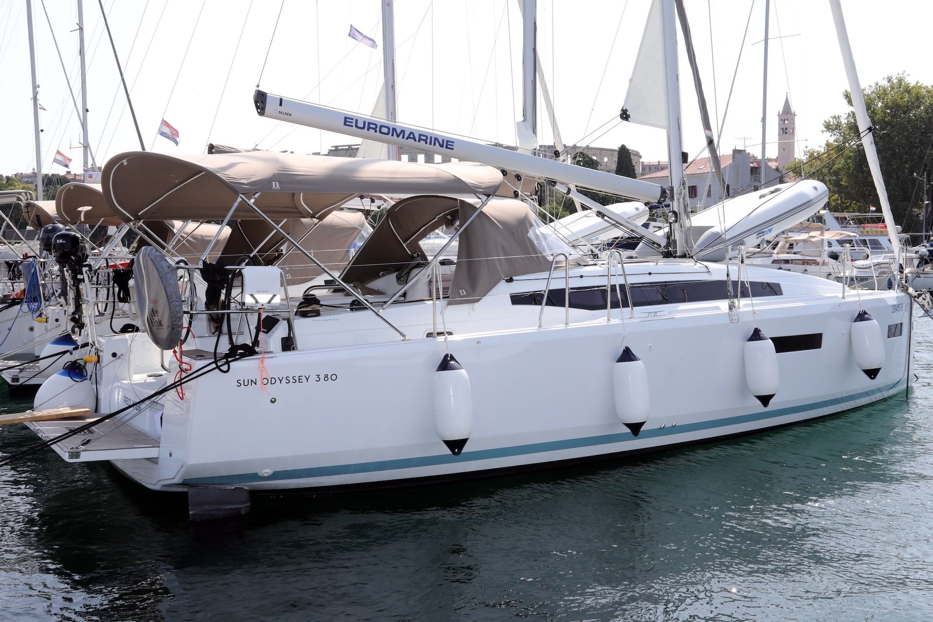 Photo #1 - Sun Odyssey 380 (Red Kiss) in Pula - 40863