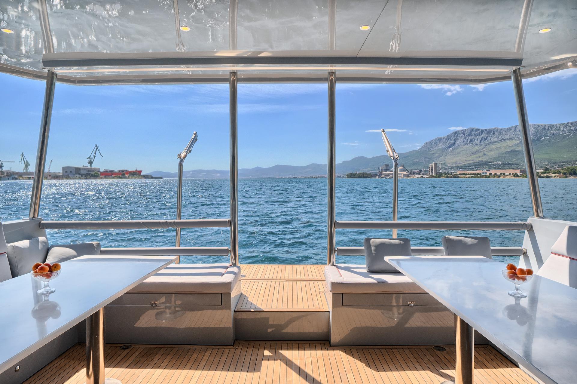Photo #14 - Luna 49 (Katamaran) in Split - 40900