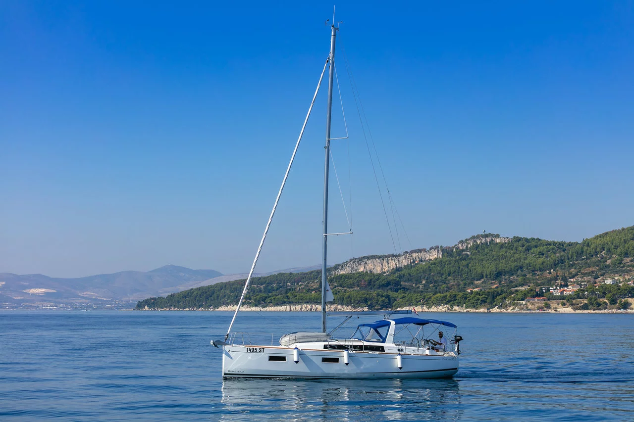 Oceanis 38.1 (Anima Maris I)  - 2