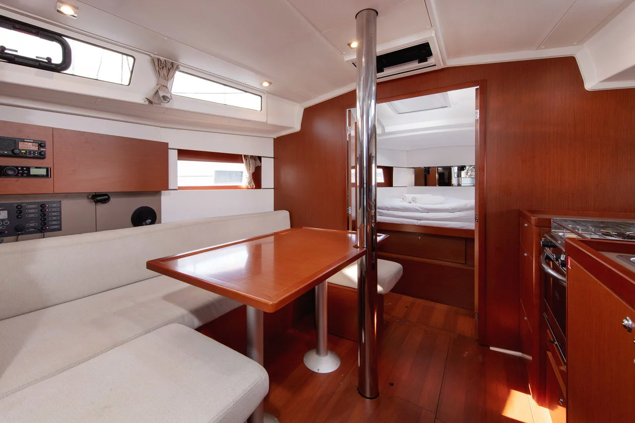 Oceanis 38.1 (Anima Maris I)  - 7