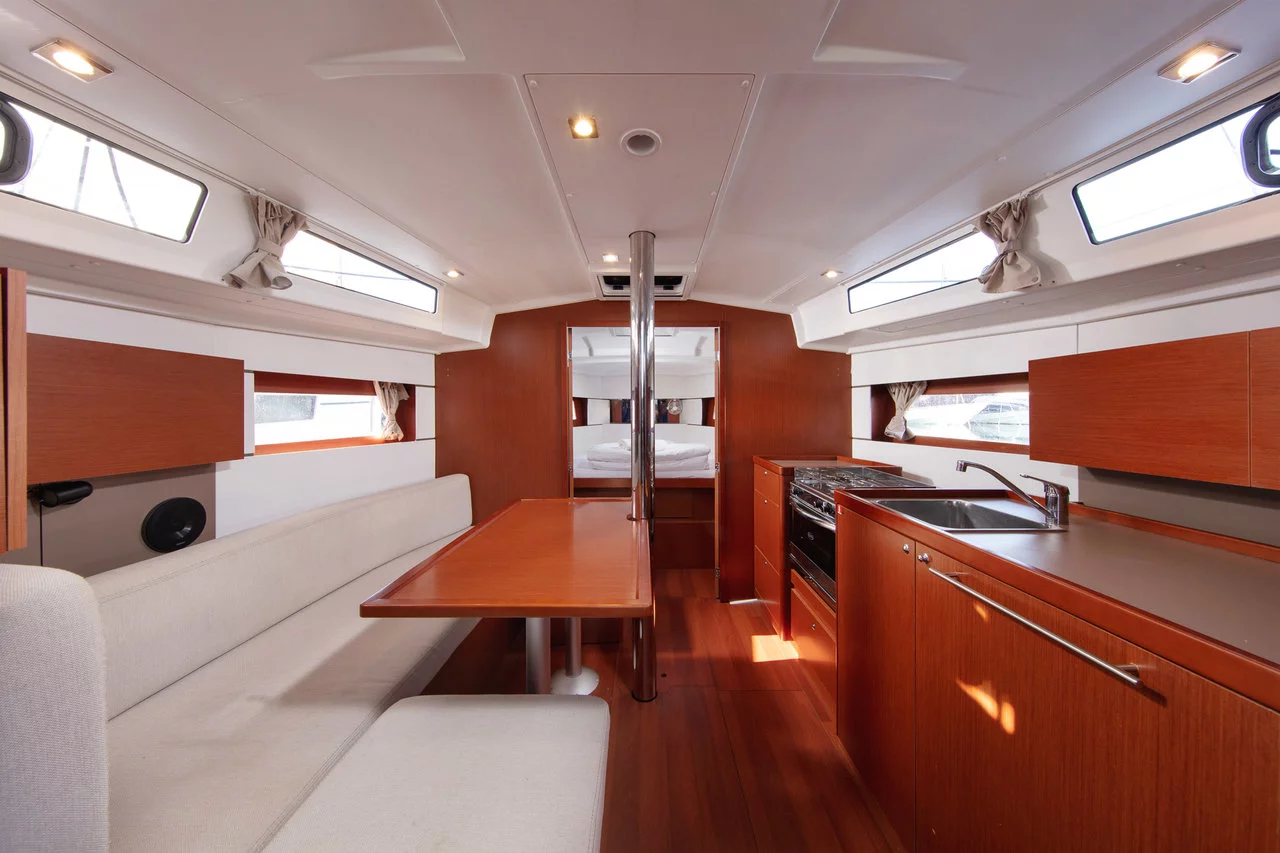 Oceanis 38.1 (Anima Maris II)  - 6