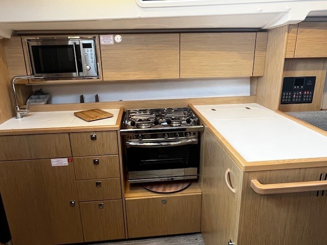Bavaria C38 — photo 5