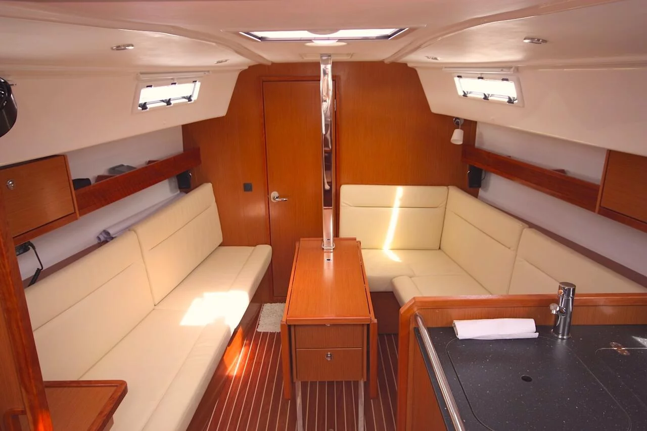 Bavaria Cruiser 32 (Big Kahuna)  - 8