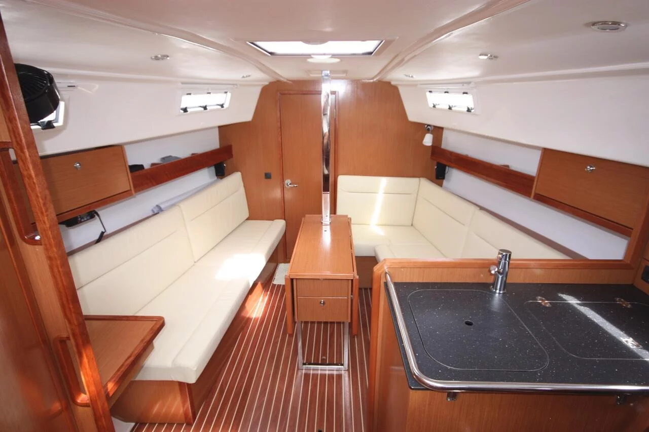 Bavaria Cruiser 32 (Big Kahuna)  - 11