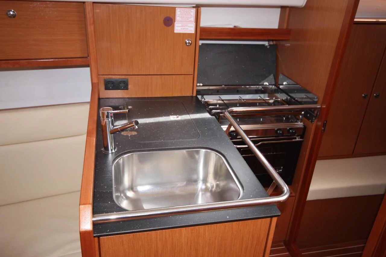 Bavaria Cruiser 32 (Big Kahuna)  - 12
