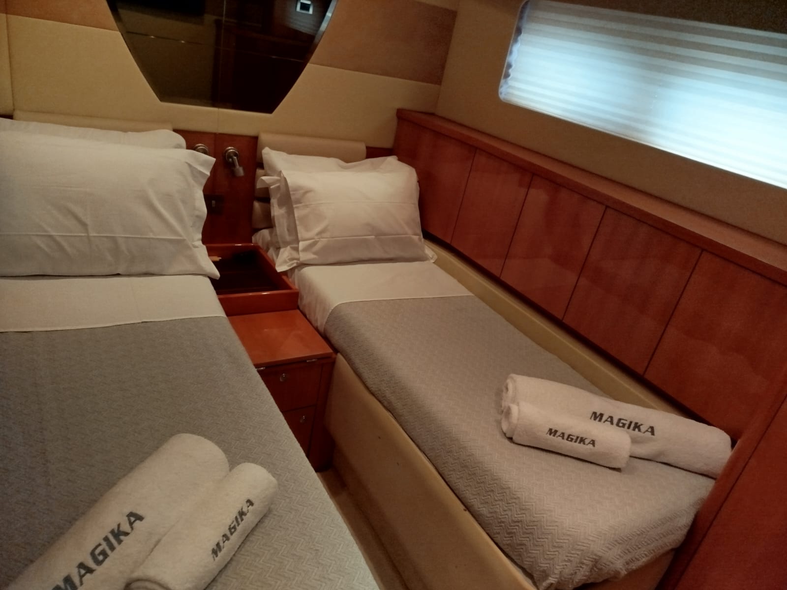 Photo #2 - Sealine T60 (Magika) en Athènes - 41122