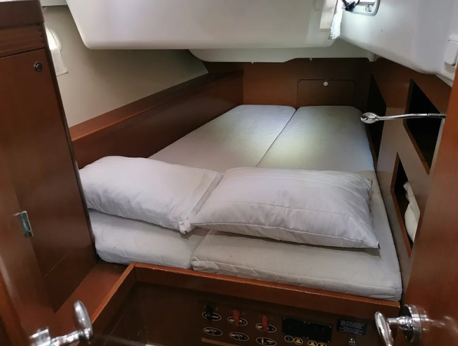 Photo #4 - Oceanis 50 Family - 5 + 1 cab. (Seladon II) en Lavrion - 41129