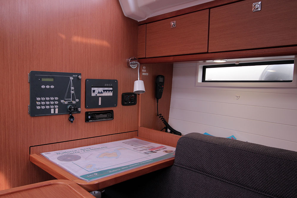 Photo #8 - Bavaria Cruiser 37 - 3 cab. (Black Pearl) in El Arenal - 41149