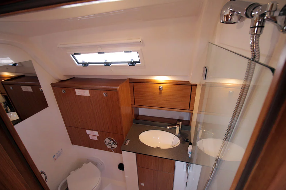 Bavaria Cruiser 51 (Firewall)  - 10