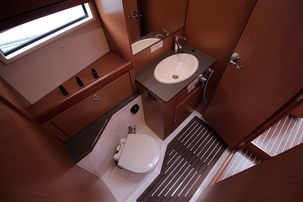 Photo #12 - Bavaria Cruiser 56 - 5 + 1 cab. (Maximum) in El Arenal - 41159