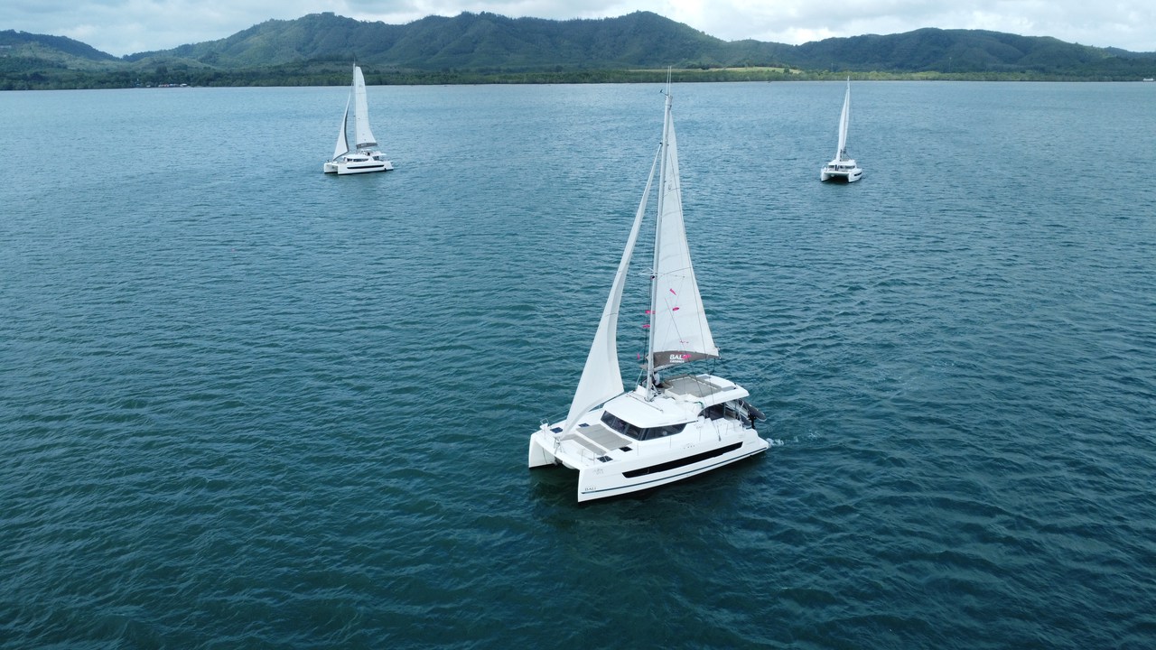 Photo #1 - Bali 4.2 - 4 + 1 cab. (Joyous) in Phuket - 41229