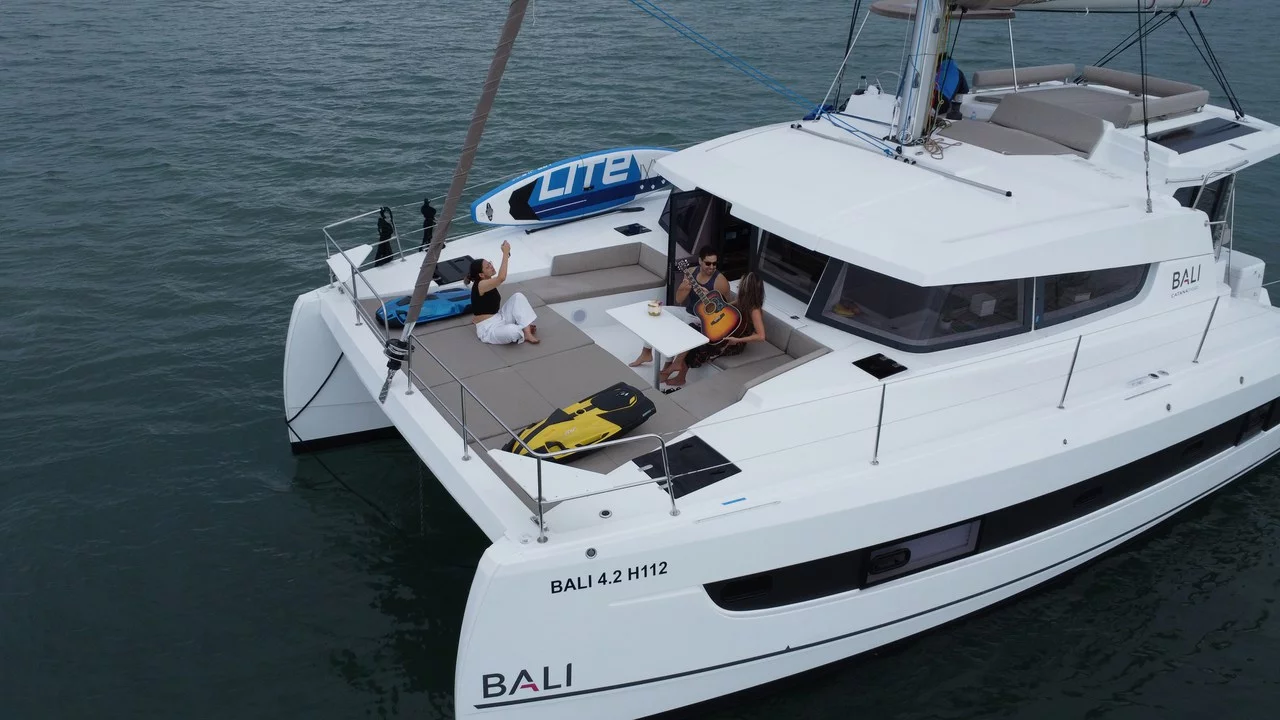 Bali 4.2 - 4 + 1 cab. (Joyous)  - 3