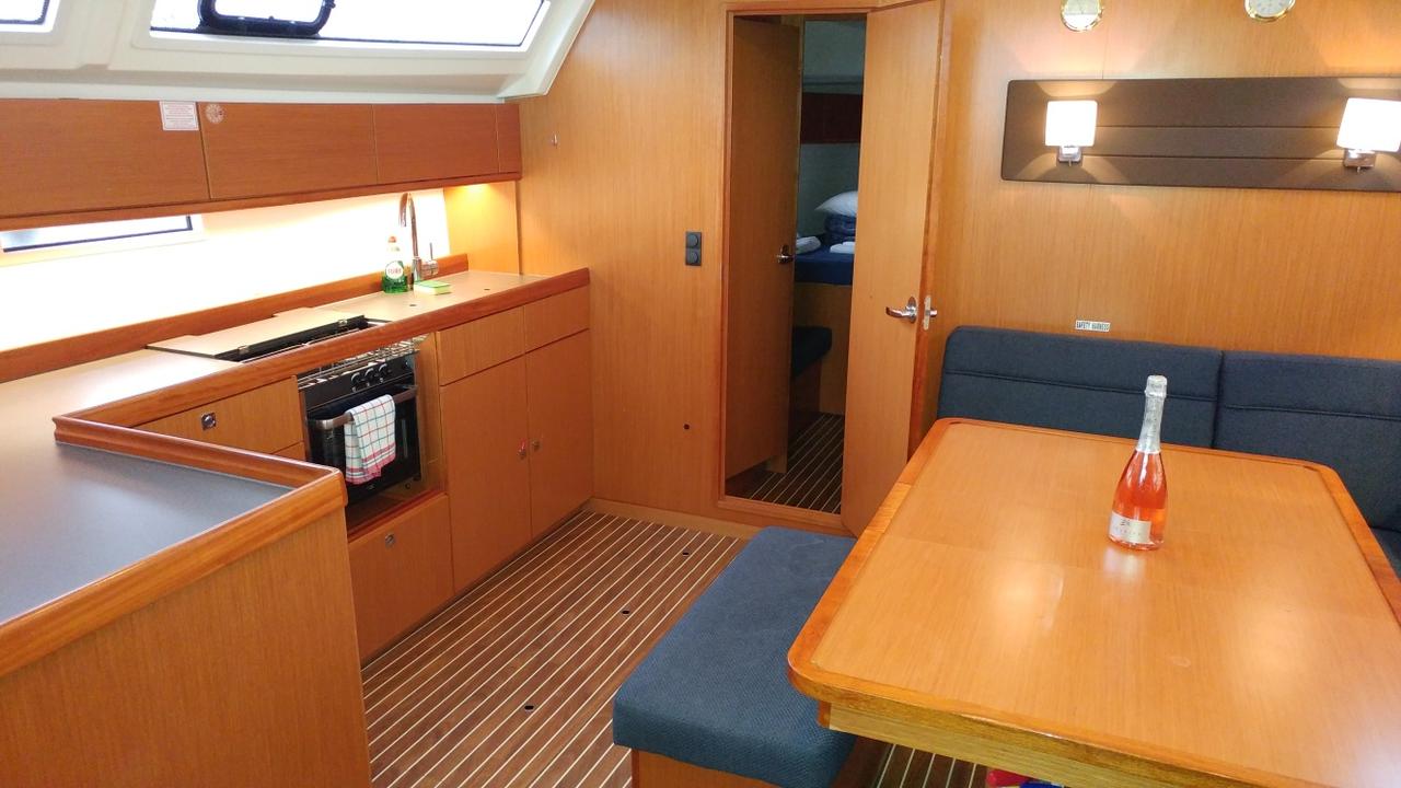 Photo #6 - Bavaria Cruiser 46 - 4 cab. (Efi) in Athen - 41253