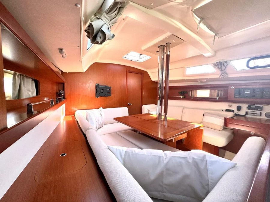 Oceanis 34 (Finia)  - 9