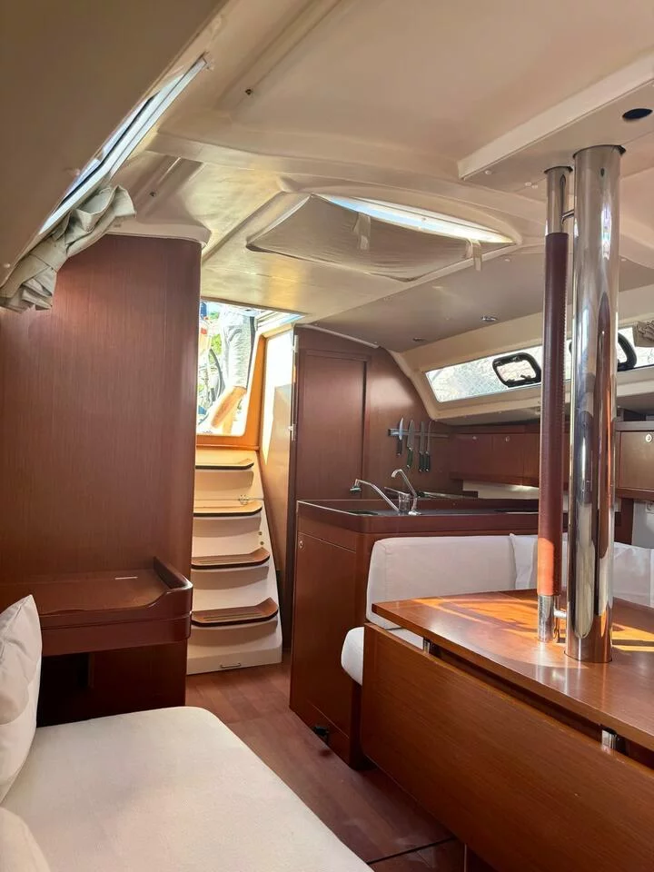 Oceanis 34 (Finia)  - 13