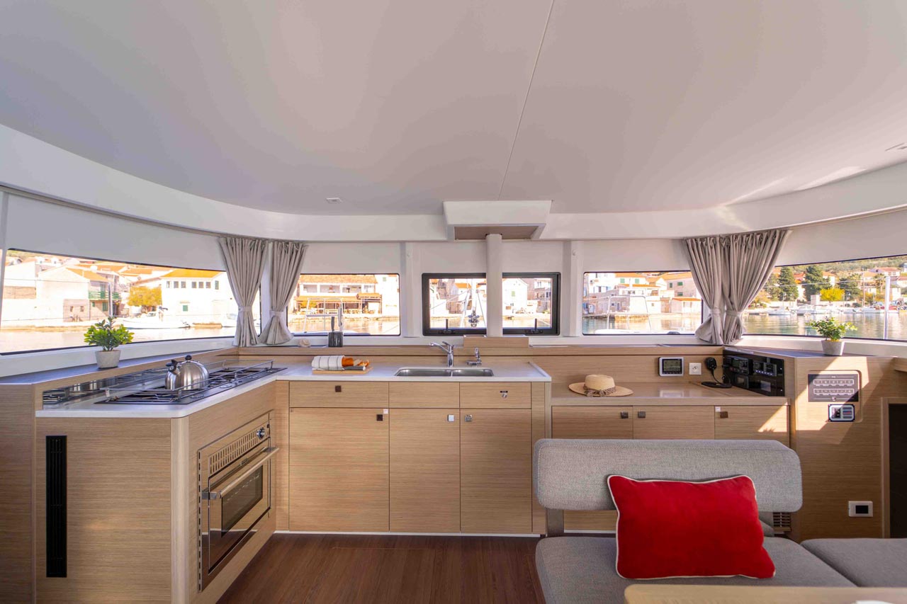 Lagoon 43 - 4 + 2 cab. — photo 20