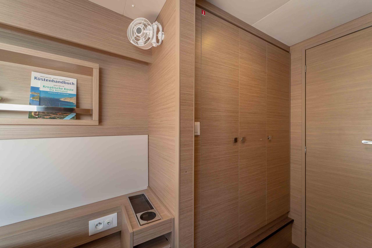 Lagoon 43 - 4 + 2 cab. — photo 25