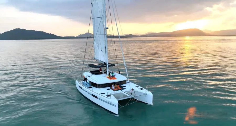 Lagoon 52 F - 4 + 2 cab. (Sealion)  - 0