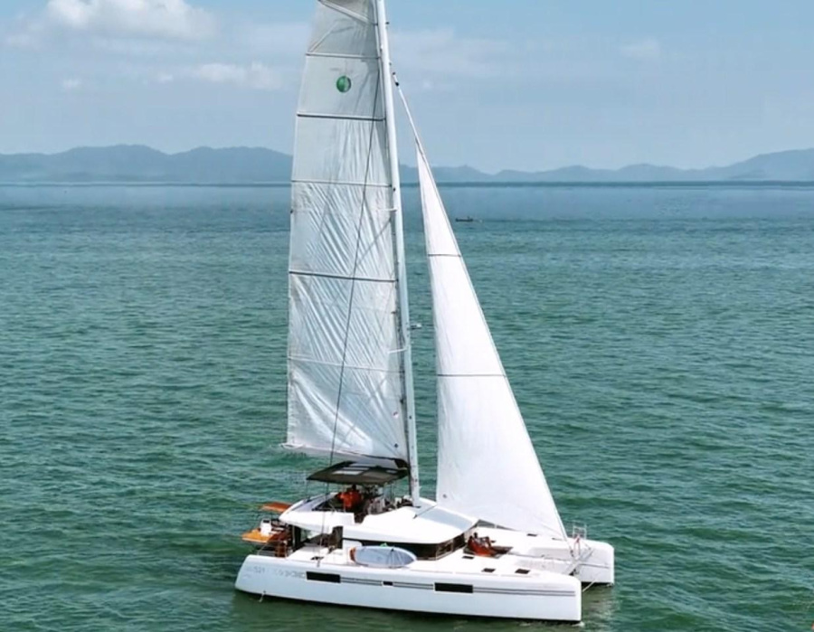 Photo #4 - Lagoon 52 F - 4 + 2 cab. (Sealion) en Phuket - 41276