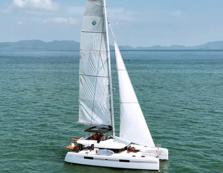 Lagoon 52 F - 4 + 2 cab. (Sealion)  - 3
