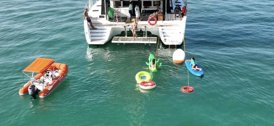 Lagoon 52 F - 4 + 2 cab. (Sealion)  - 24