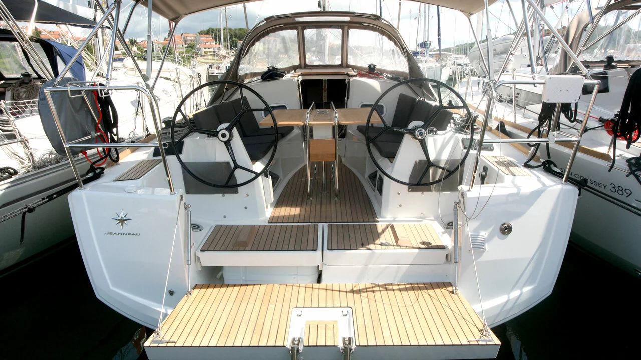 Sun Odyssey 349 - 2 cab. (Marie)  - 2