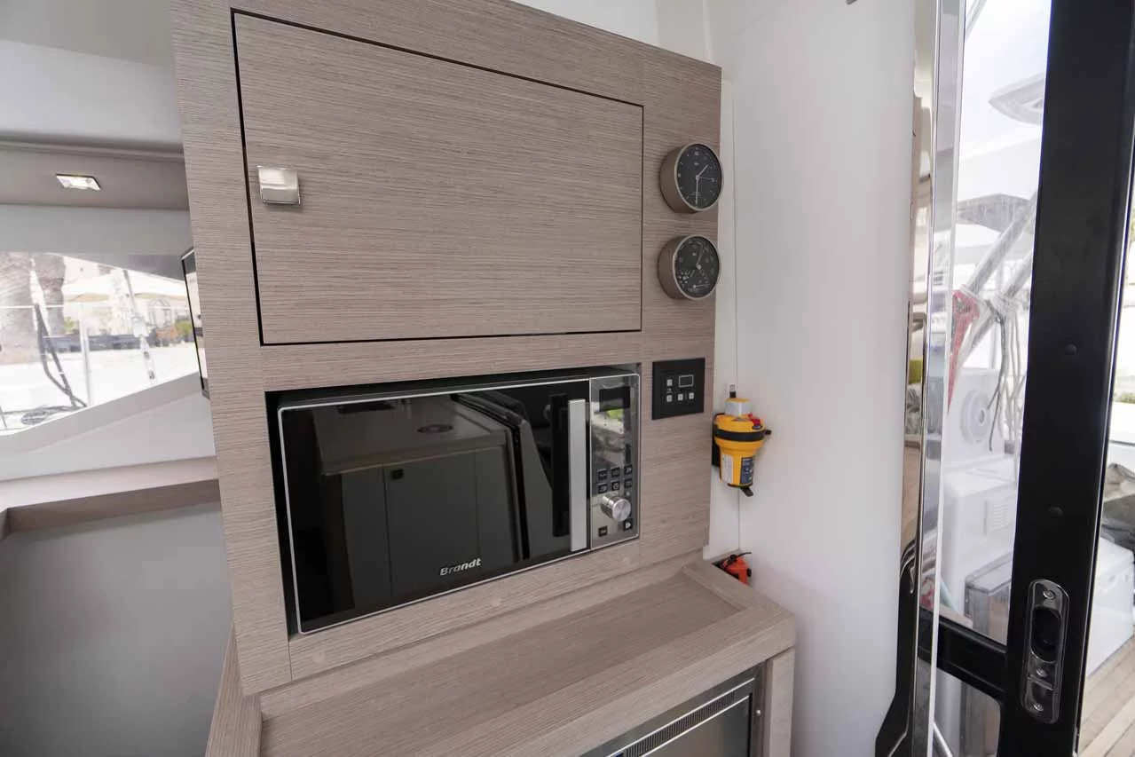 Fountaine Pajot Astrea 42 - 4 + 2 cab. (Mojo)  - 17