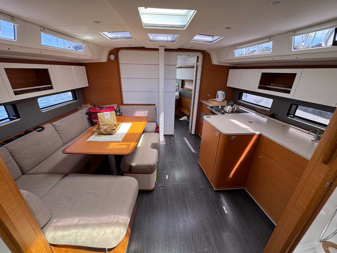 Dufour 41 - 3 cab. — photo 9