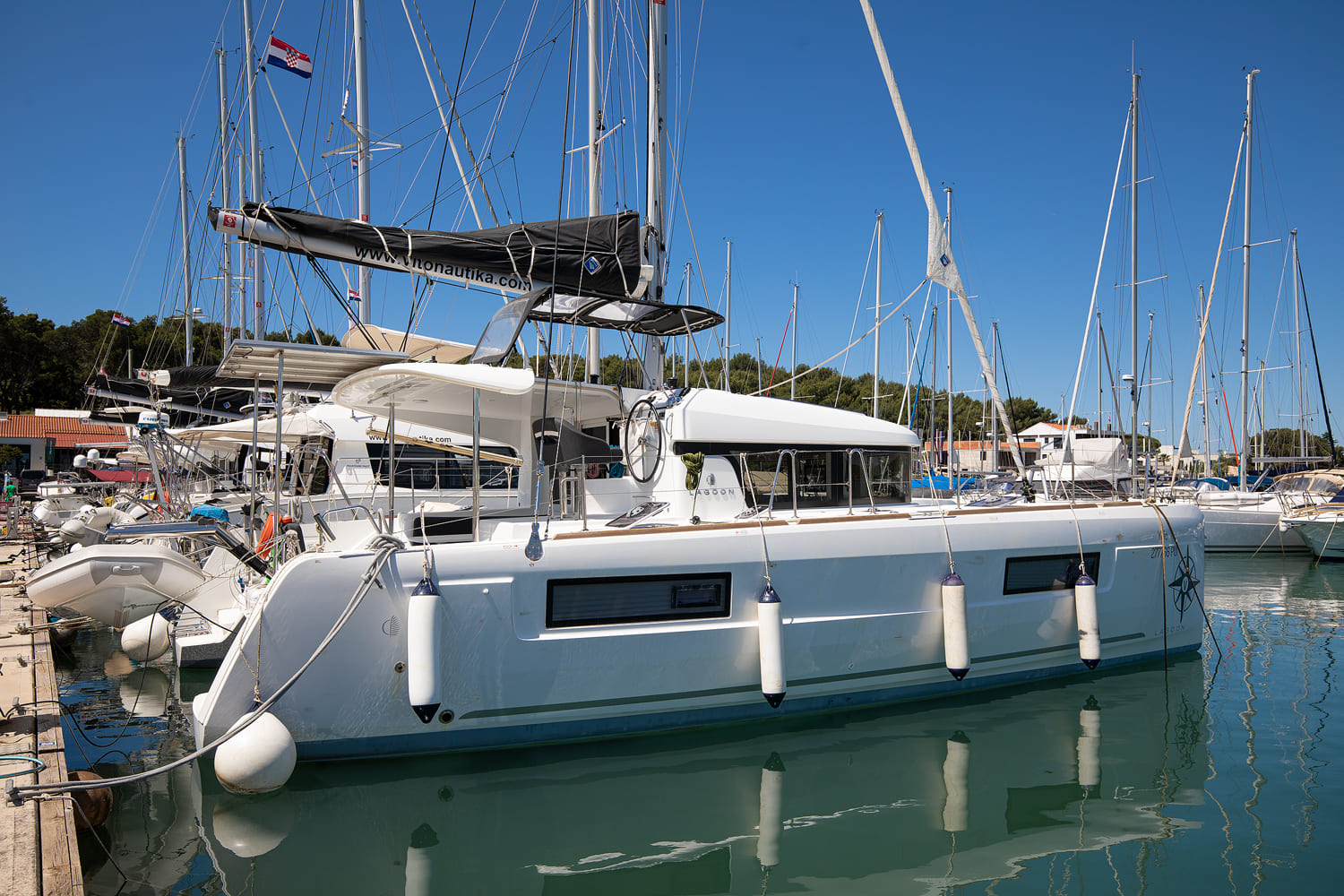 Photo #1 - Lagoon 40 - 3 + 2 cab (Yolo) en Pomer - 41367