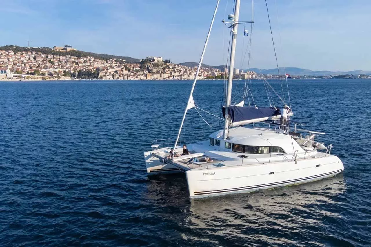 Lagoon 380 - 4 + 2 cab. (Twin Star)  - 0