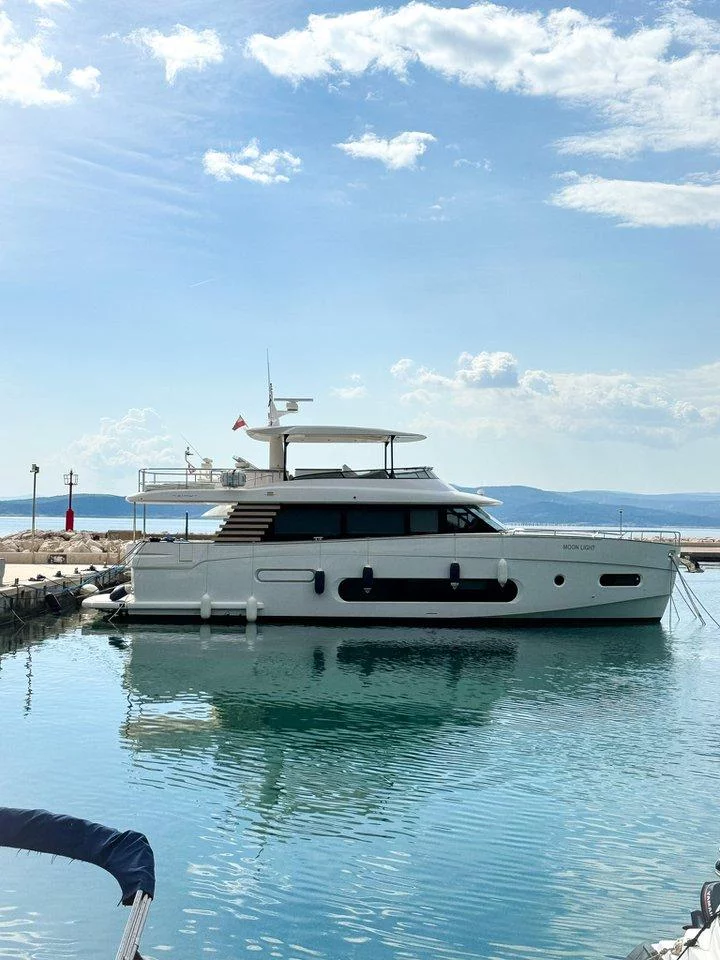 Azimut Magellano 66 (Moon light)  - 2