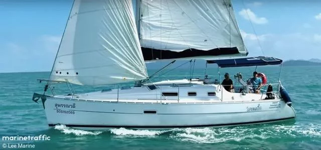 Oceanis Clipper 323 (No regrets)  - 2