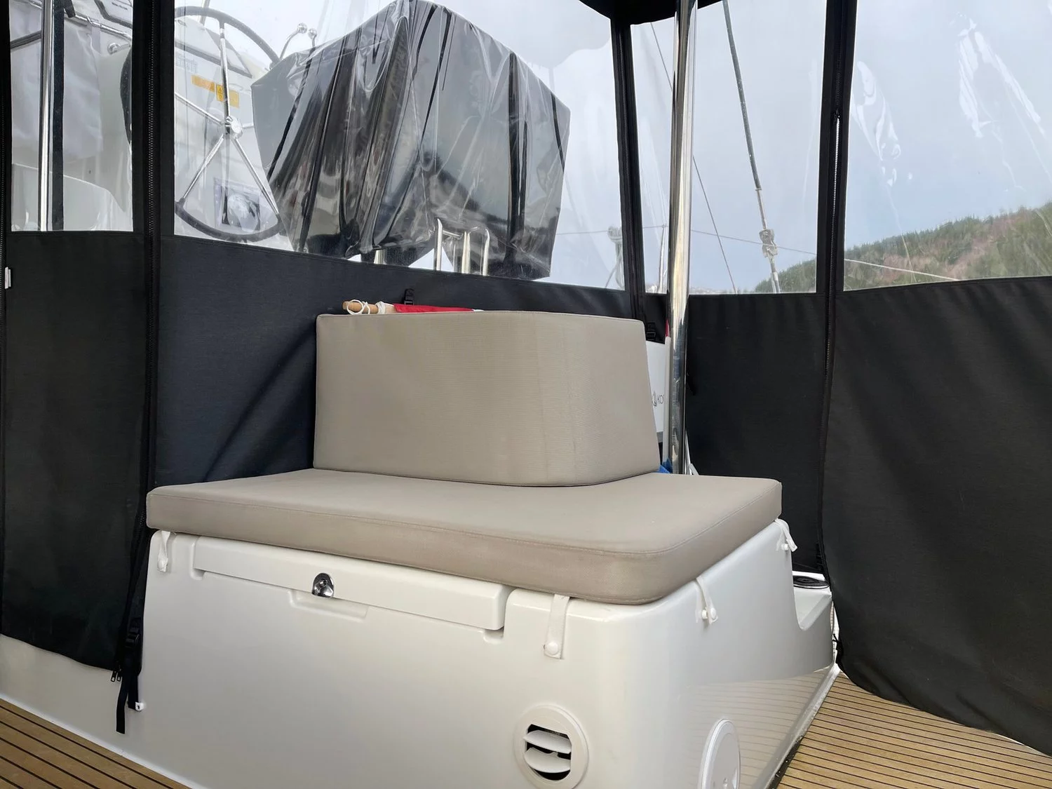Lagoon 40 - 4 + 2 cab (Arctic Charm)  - 12